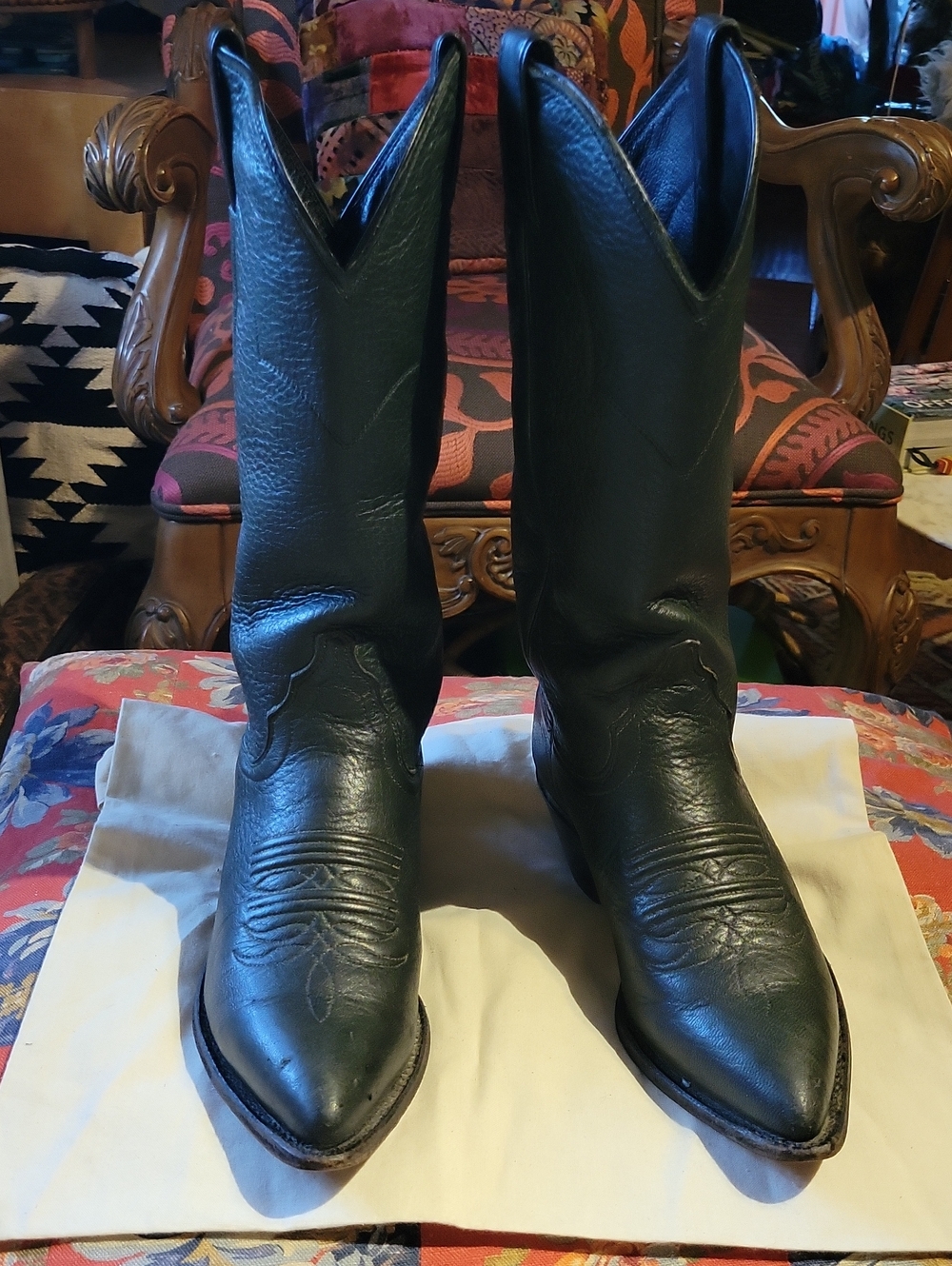 JUSTIN Cowboy Cowgirl Boots. Black Leather. Style L4739. Size 6 1/2C